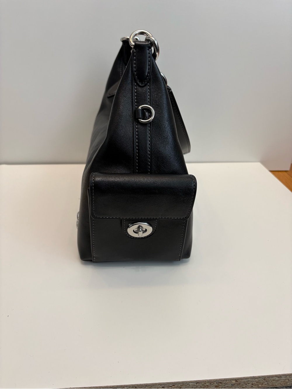 ✨Coach Pocket Juliet 30 - Black with Silver hardware - Like New condition✨ - Picture 4 of 7